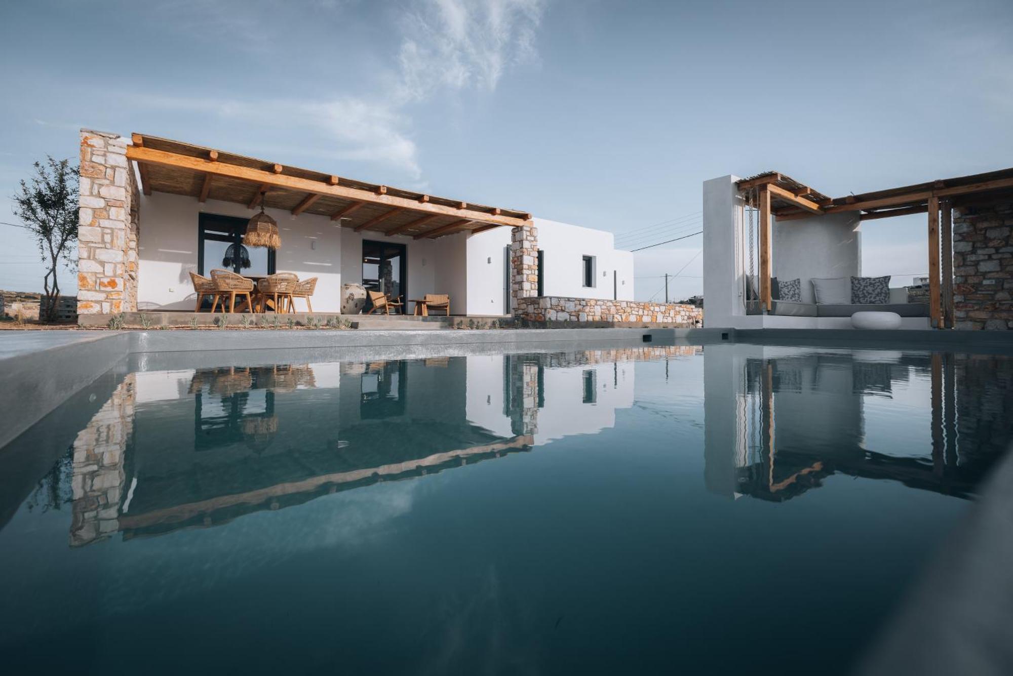 Kosmitis Suites & Villas Nausa Pokoj fotografie