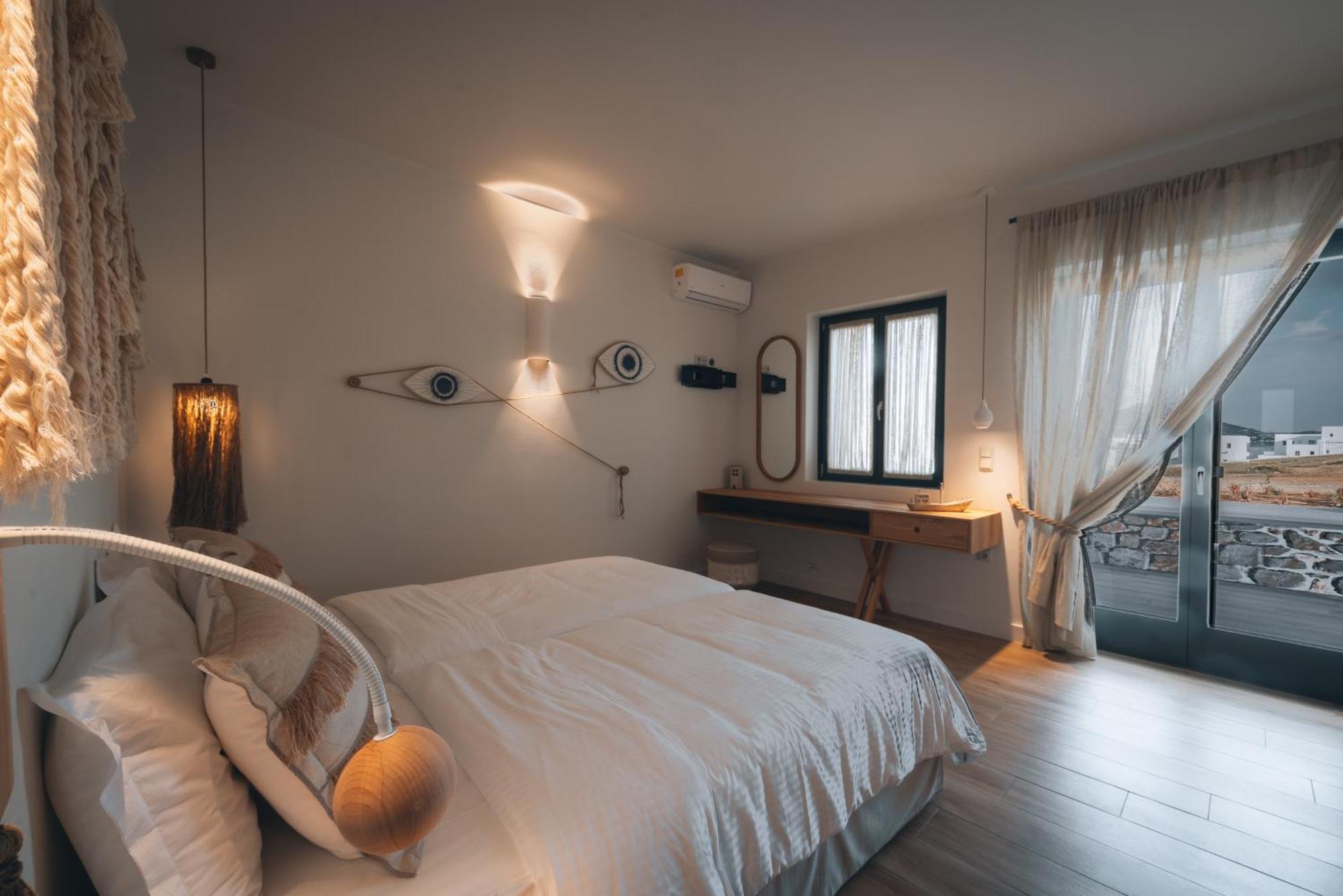 Kosmitis Suites & Villas Nausa Pokoj fotografie