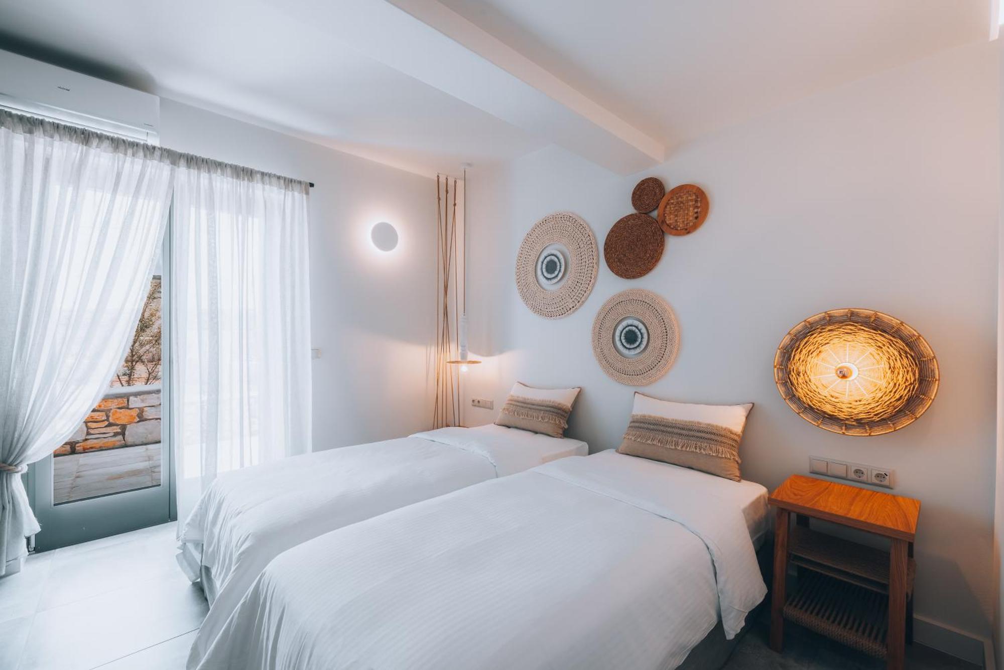 Kosmitis Suites & Villas Nausa Pokoj fotografie