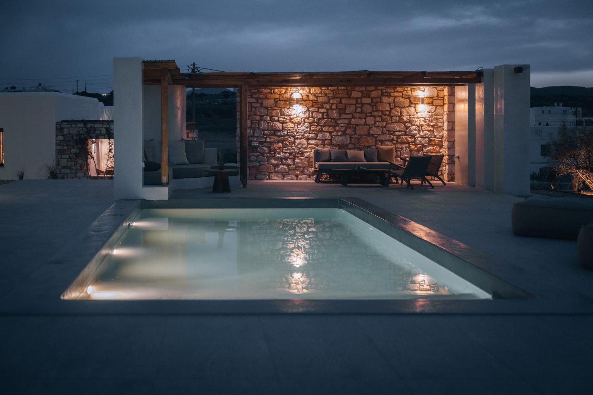Kosmitis Suites & Villas Nausa Pokoj fotografie