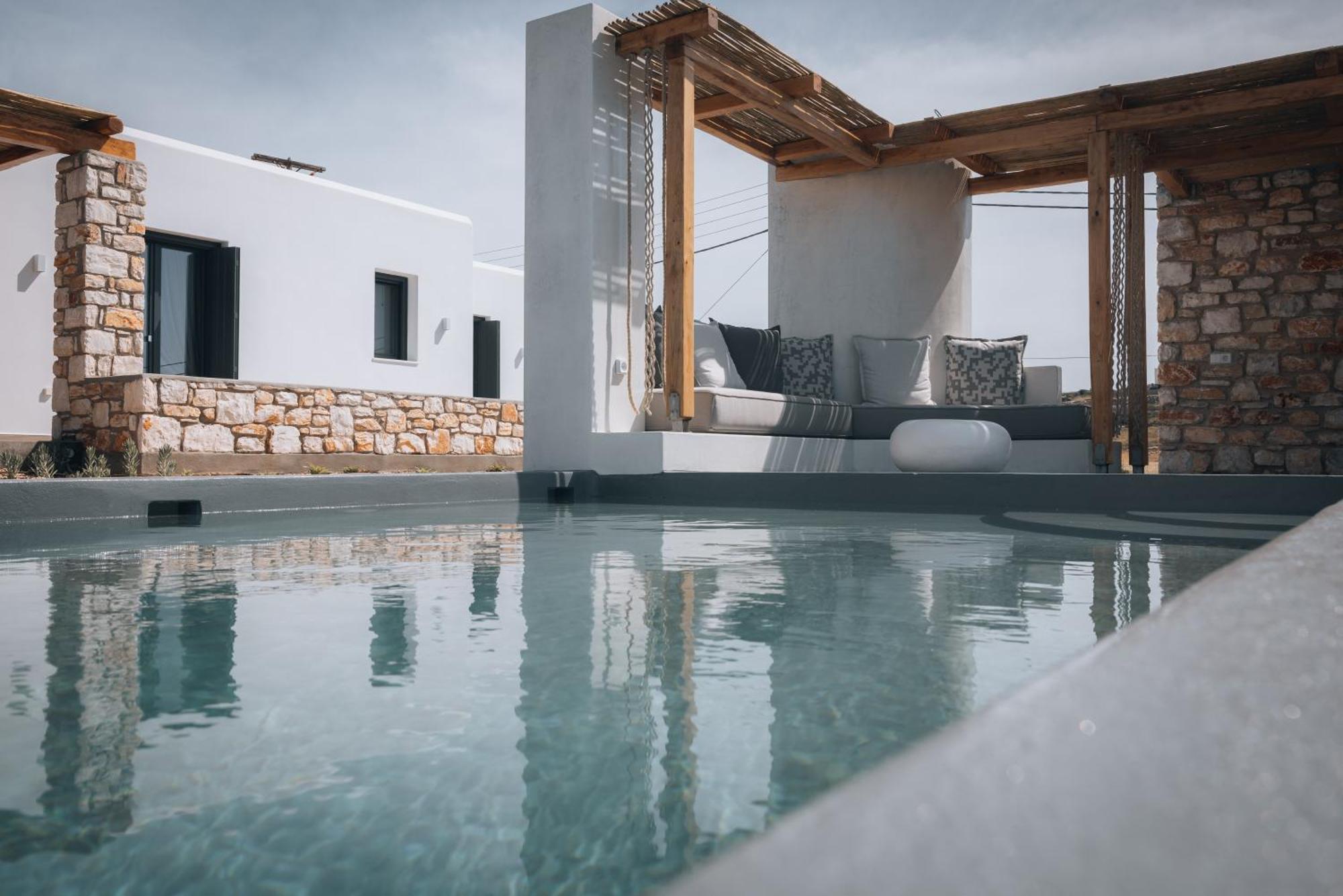 Kosmitis Suites & Villas Nausa Pokoj fotografie