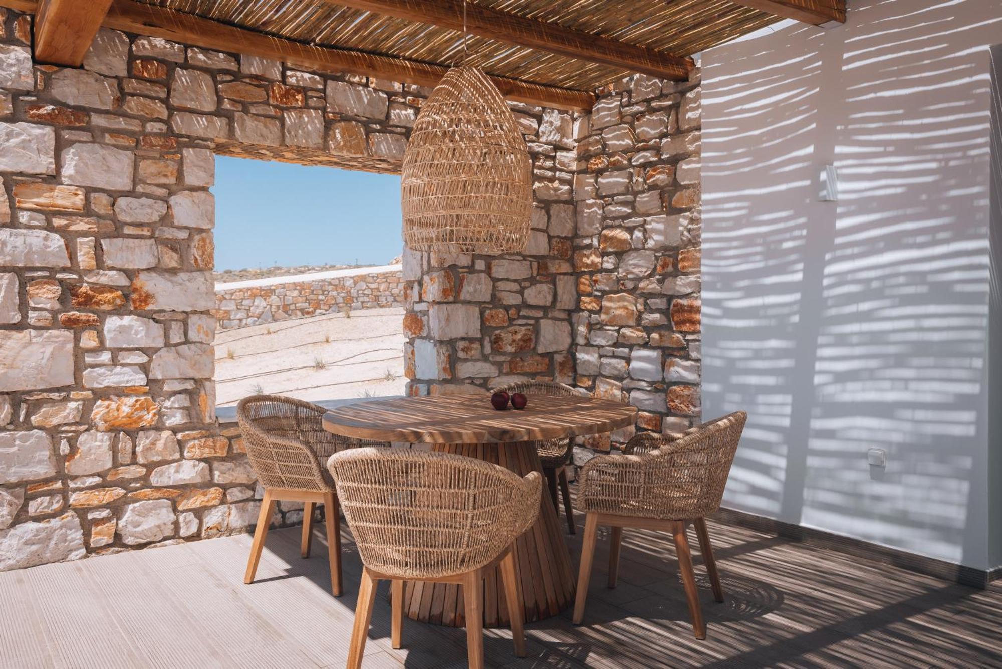 Kosmitis Suites & Villas Nausa Pokoj fotografie