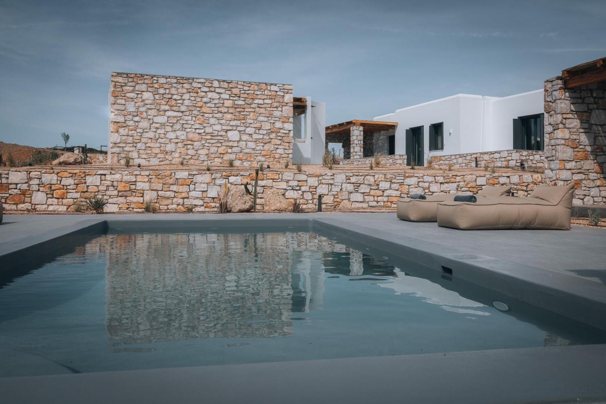 Kosmitis Suites & Villas Nausa Pokoj fotografie