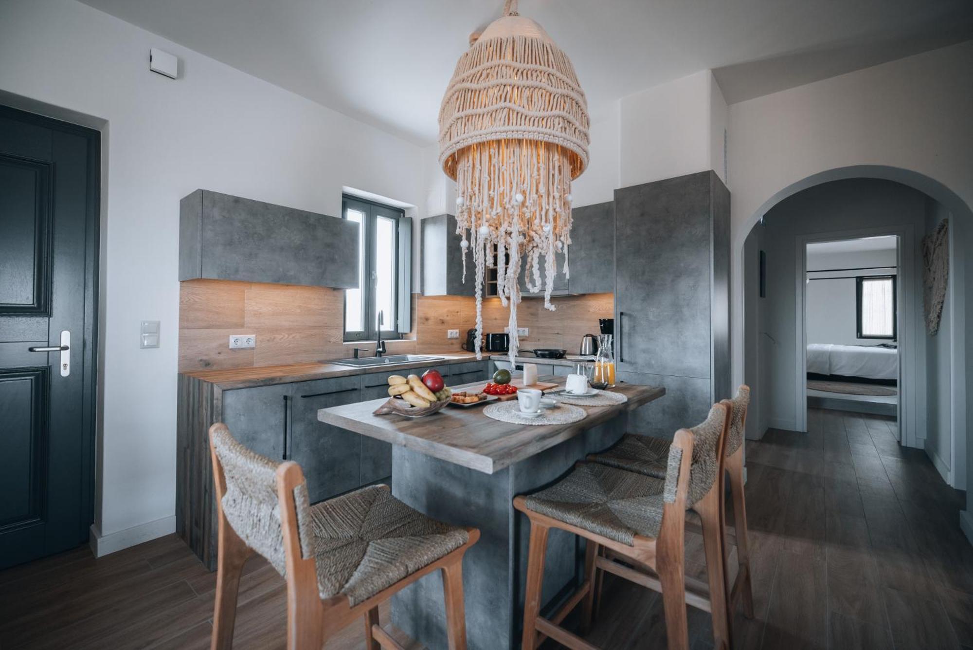Kosmitis Suites & Villas Nausa Pokoj fotografie