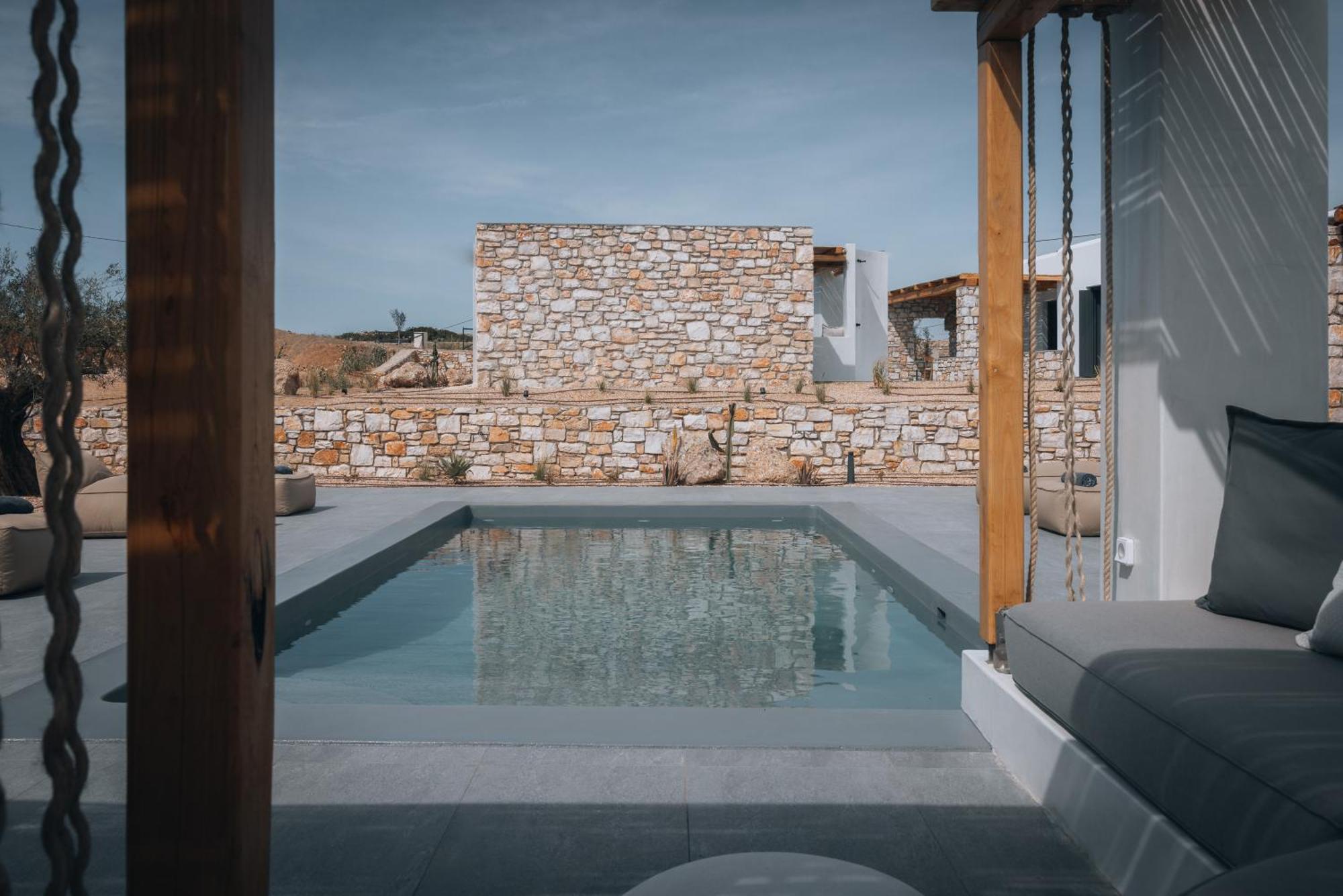 Kosmitis Suites & Villas Nausa Pokoj fotografie