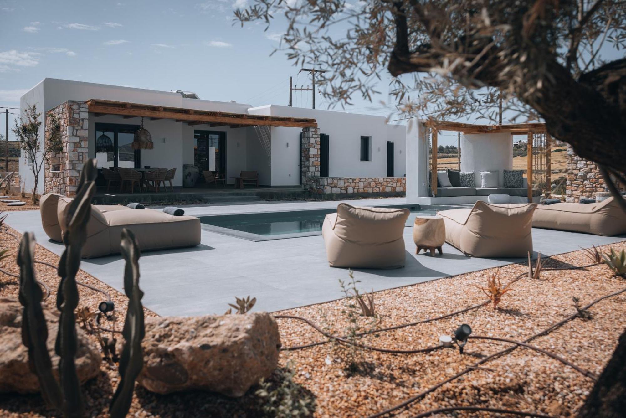 Kosmitis Suites & Villas Nausa Pokoj fotografie
