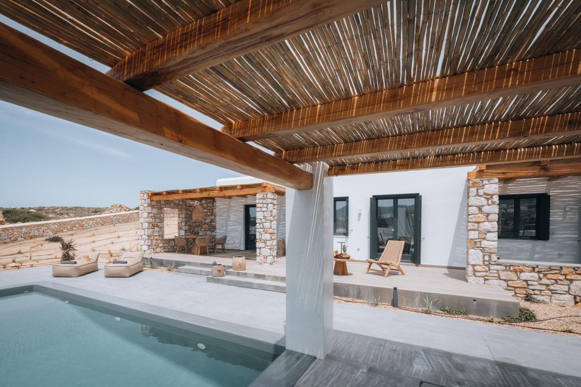 Kosmitis Suites & Villas Nausa Pokoj fotografie
