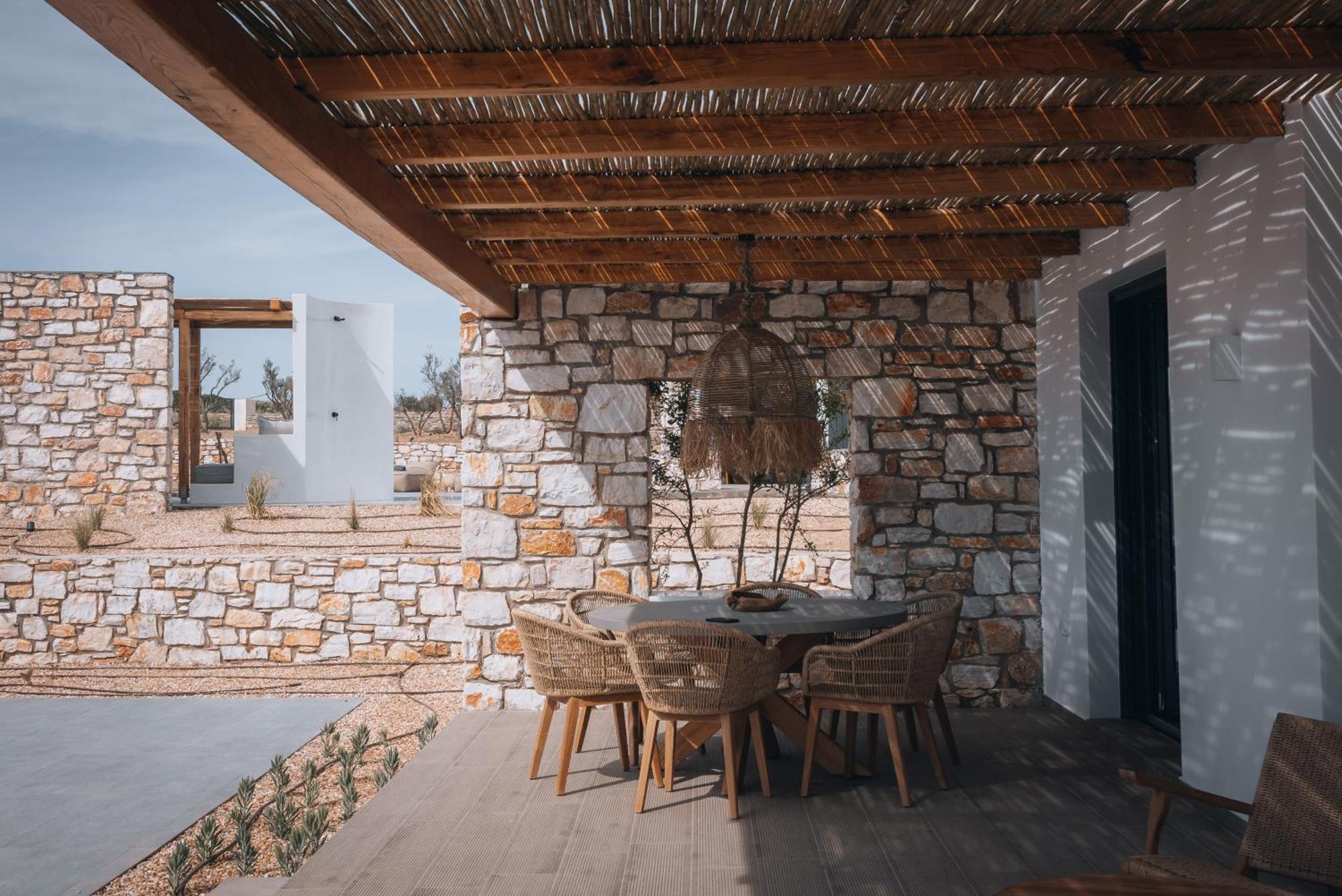 Kosmitis Suites & Villas Nausa Pokoj fotografie